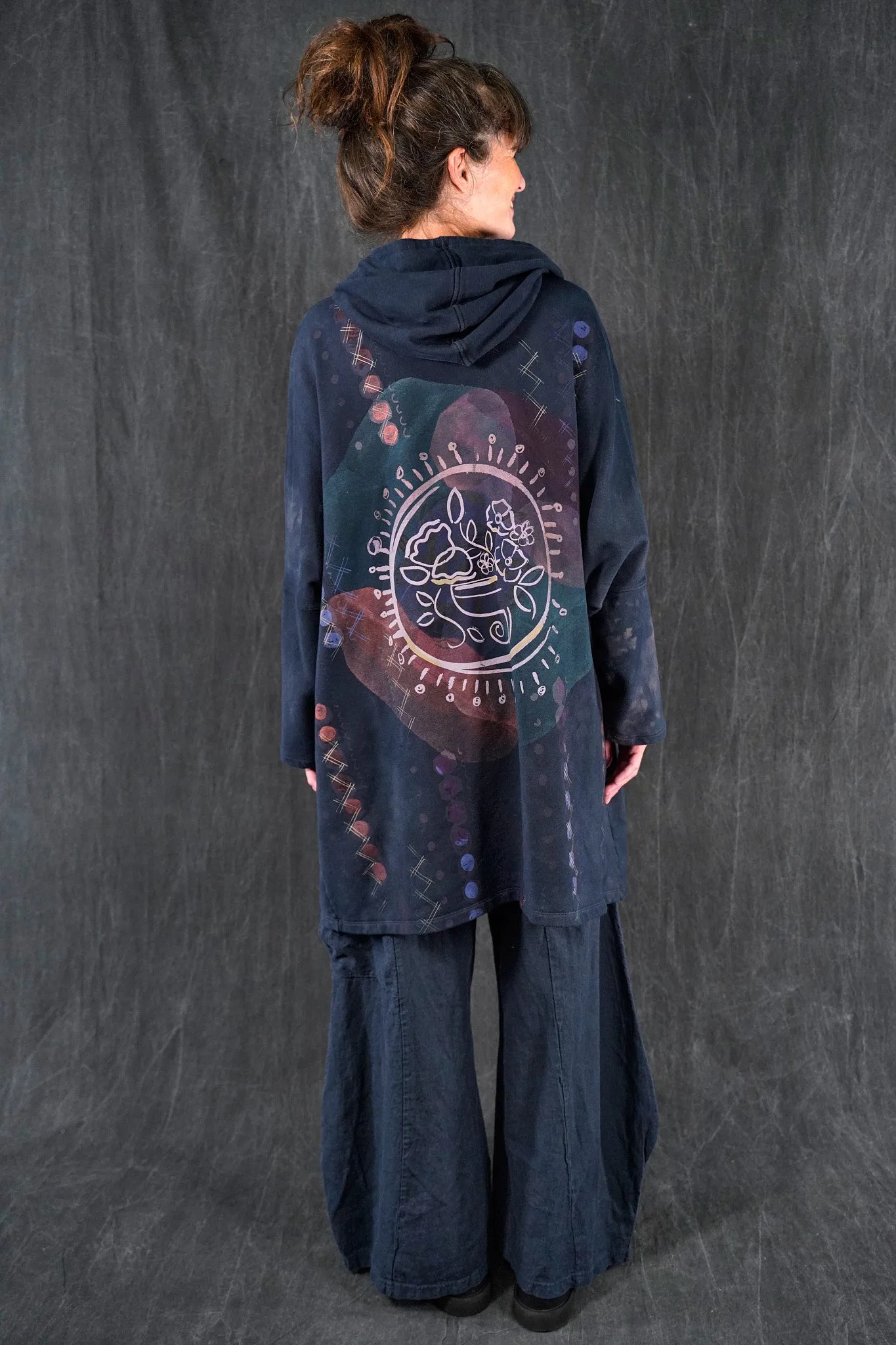 5255 HZ Square Zipper Hoodie Black Still Life