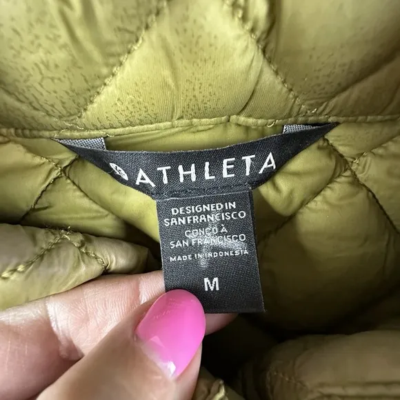 Athleta Jacket Womens Size Medium Green WHISPER FEATHERLESS Vest Puffer Full Zip