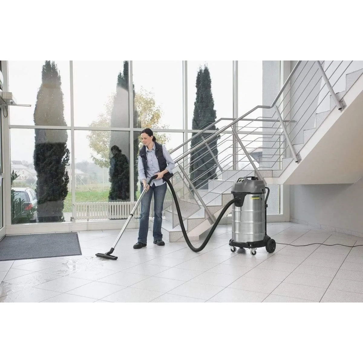 Karcher 90L Wet & Dry Vacuum Cleaner - NT 90/2 Me Classic