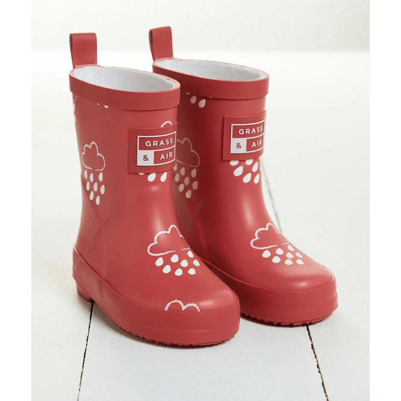 Kids Red Raindrop Colour Changing Wellies | Grass & Air