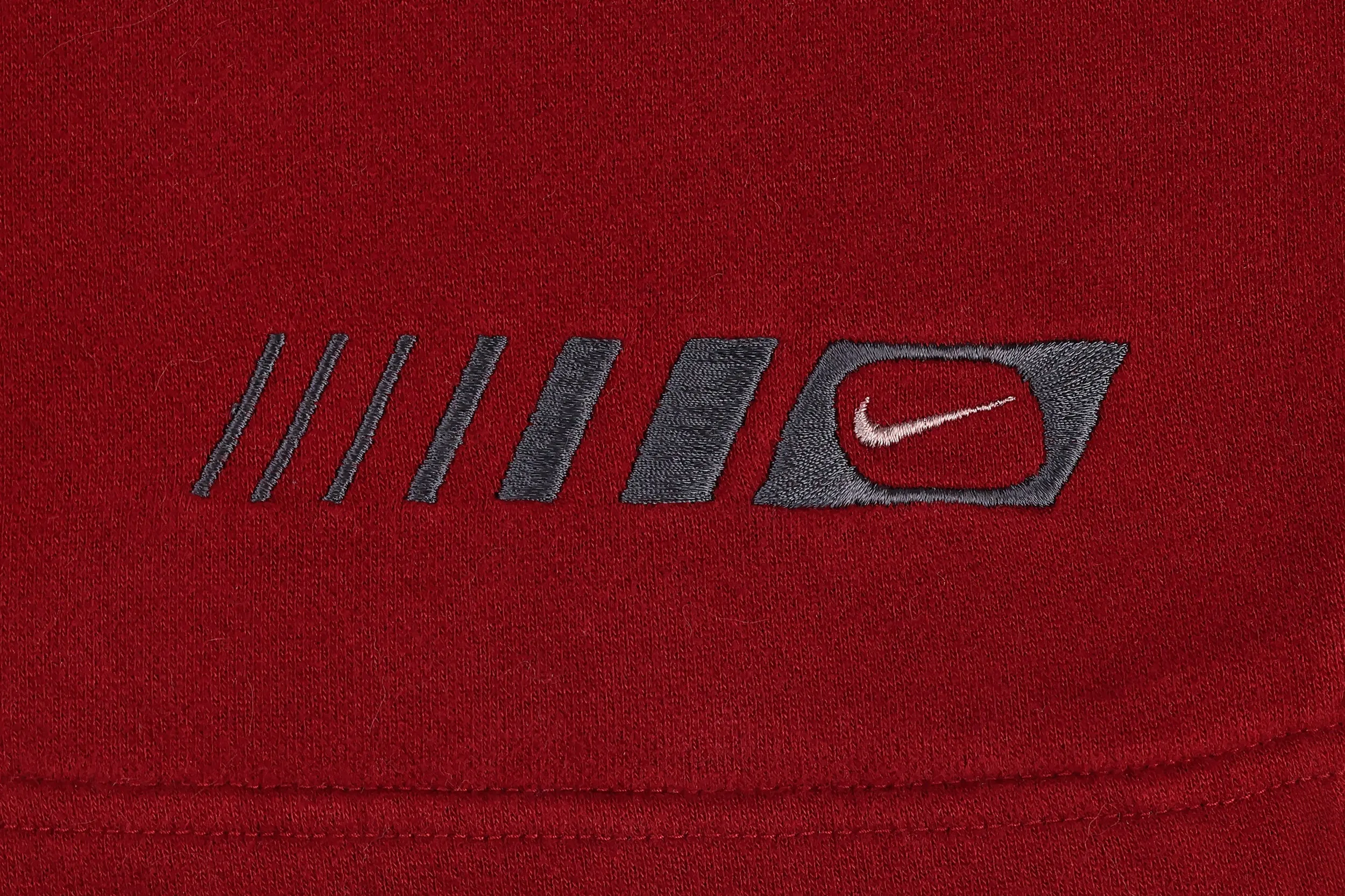 Nike 90s 1/4 Zip Sweatshirt - Red - M