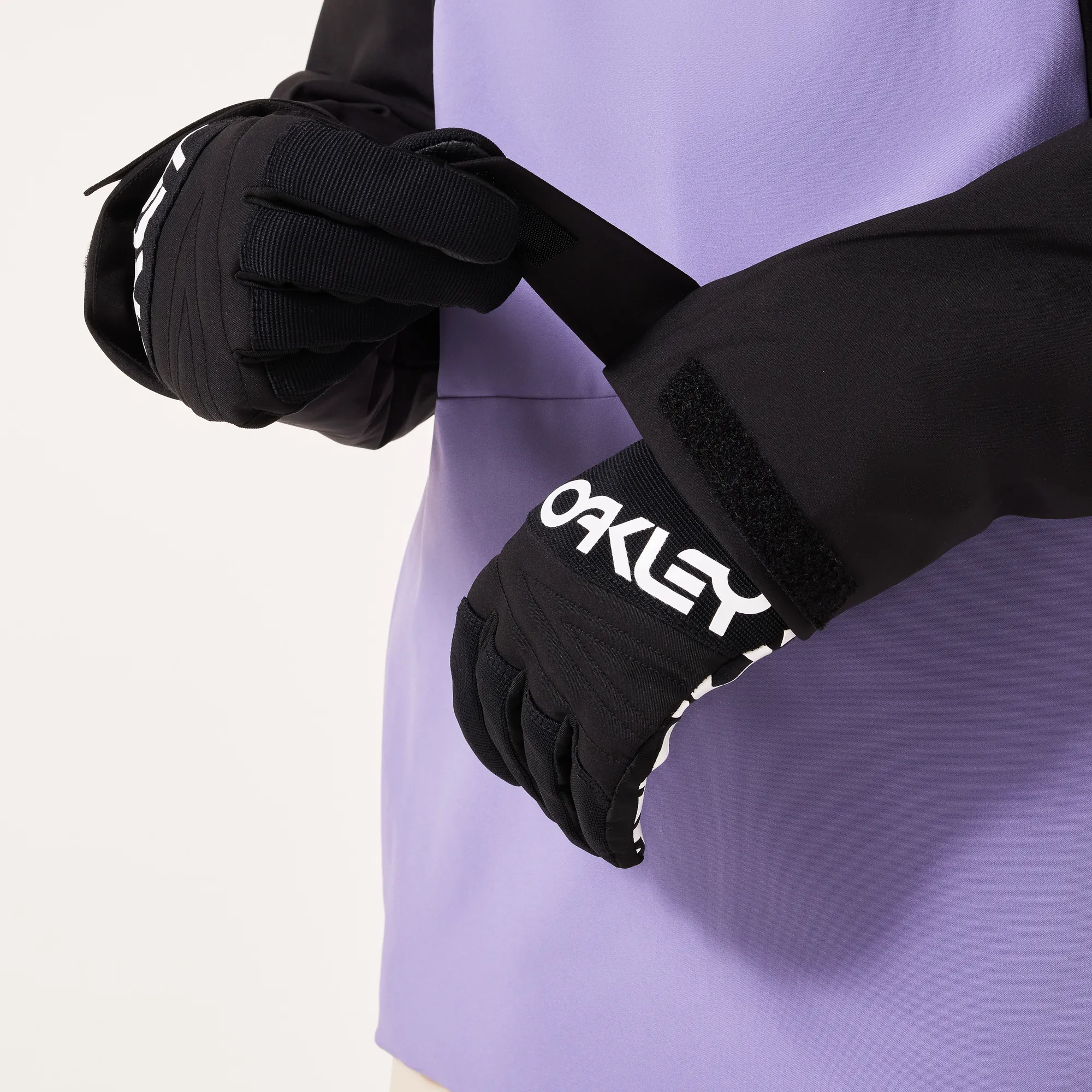 Oakley TNP TBT Insulated Anorak Mens 2025 Blackout / New Lilac