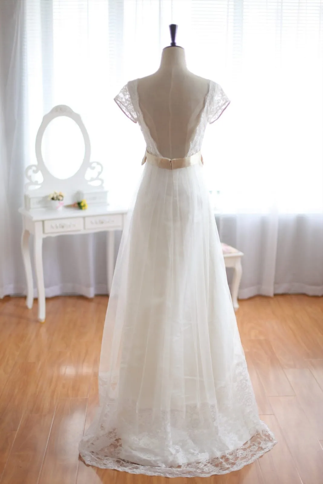 Vintage Inspired Lace Tulle Deep V Back Maternity Wedding Dress